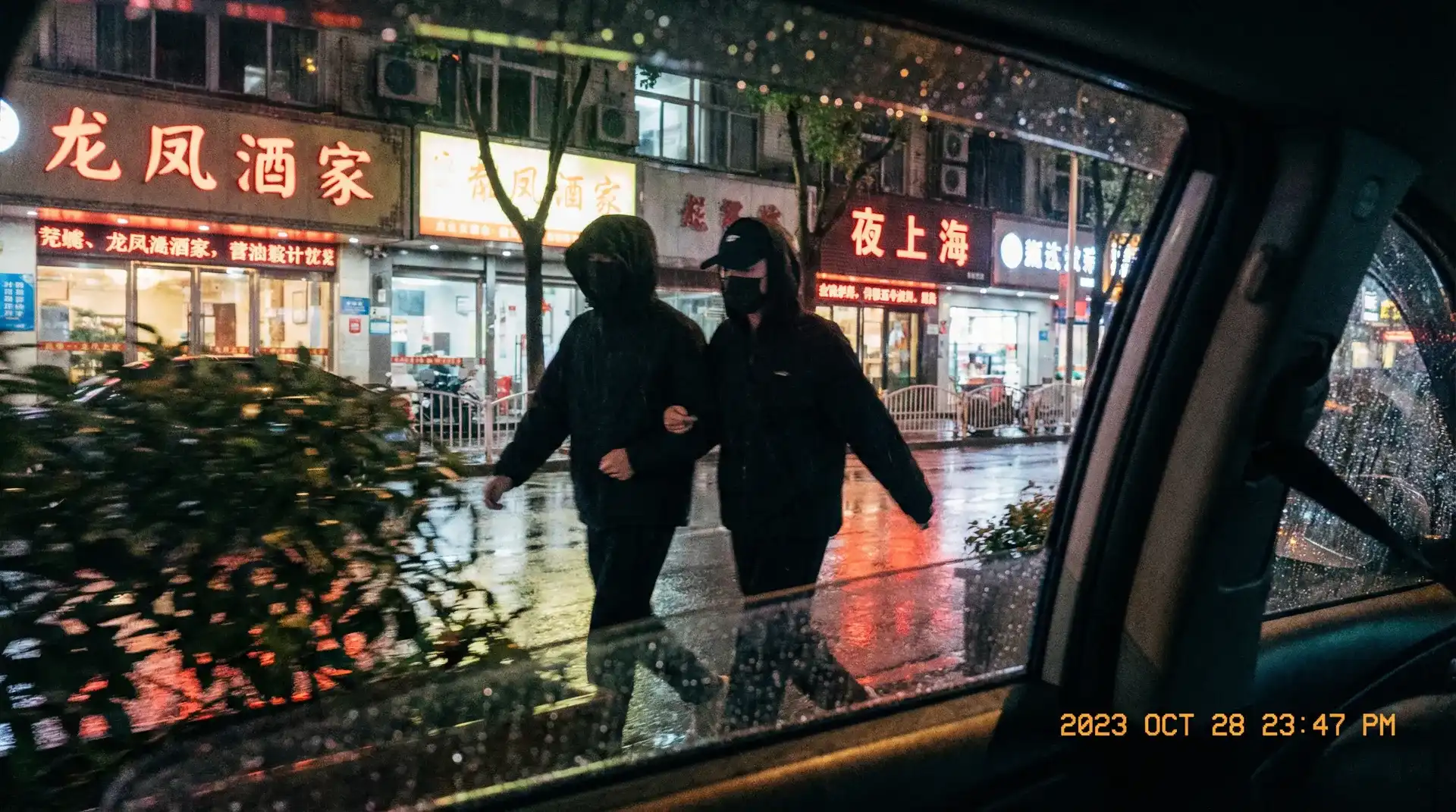奇异果体育网站 - 顶流明星深夜密会现场抓拍照片